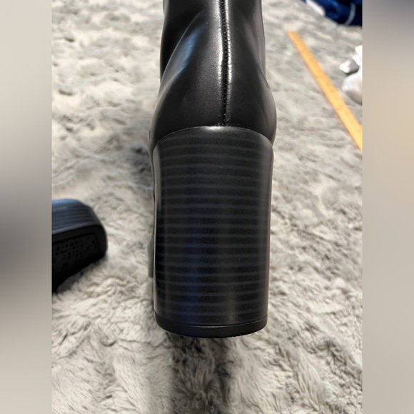 Black Leather Knee Boots - size 6 - Picture 5 of 10